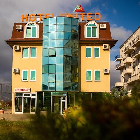 Hotel United Prishtine Bagian luar foto