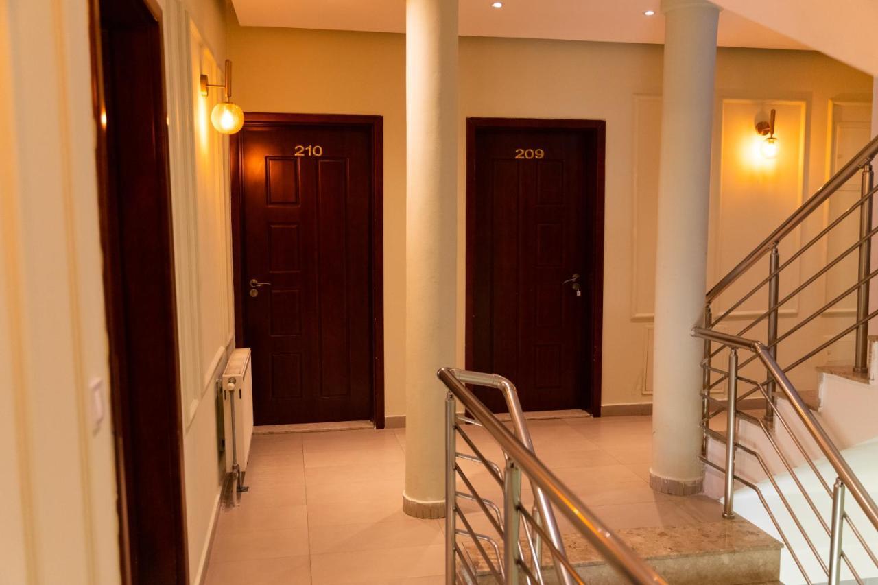Hotel United Prishtine Bagian luar foto