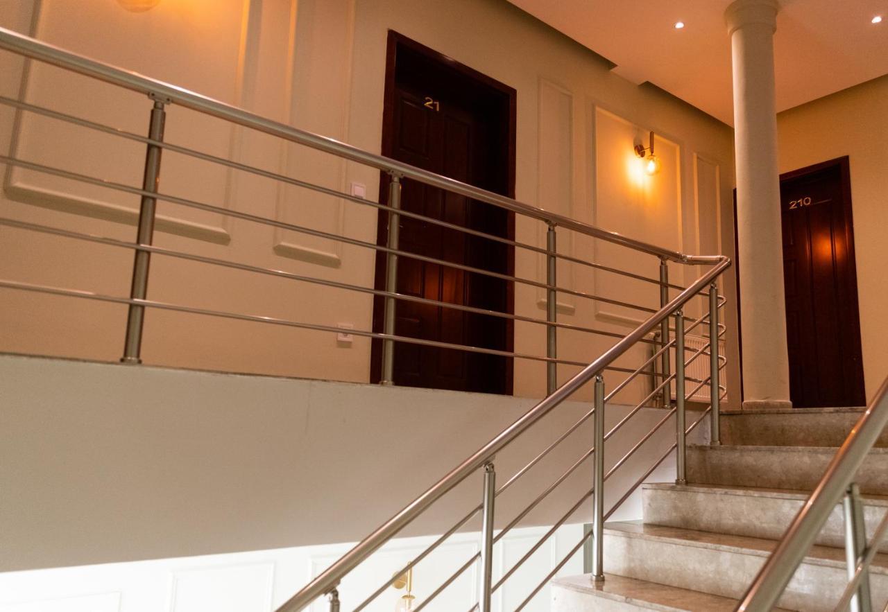 Hotel United Prishtine Bagian luar foto