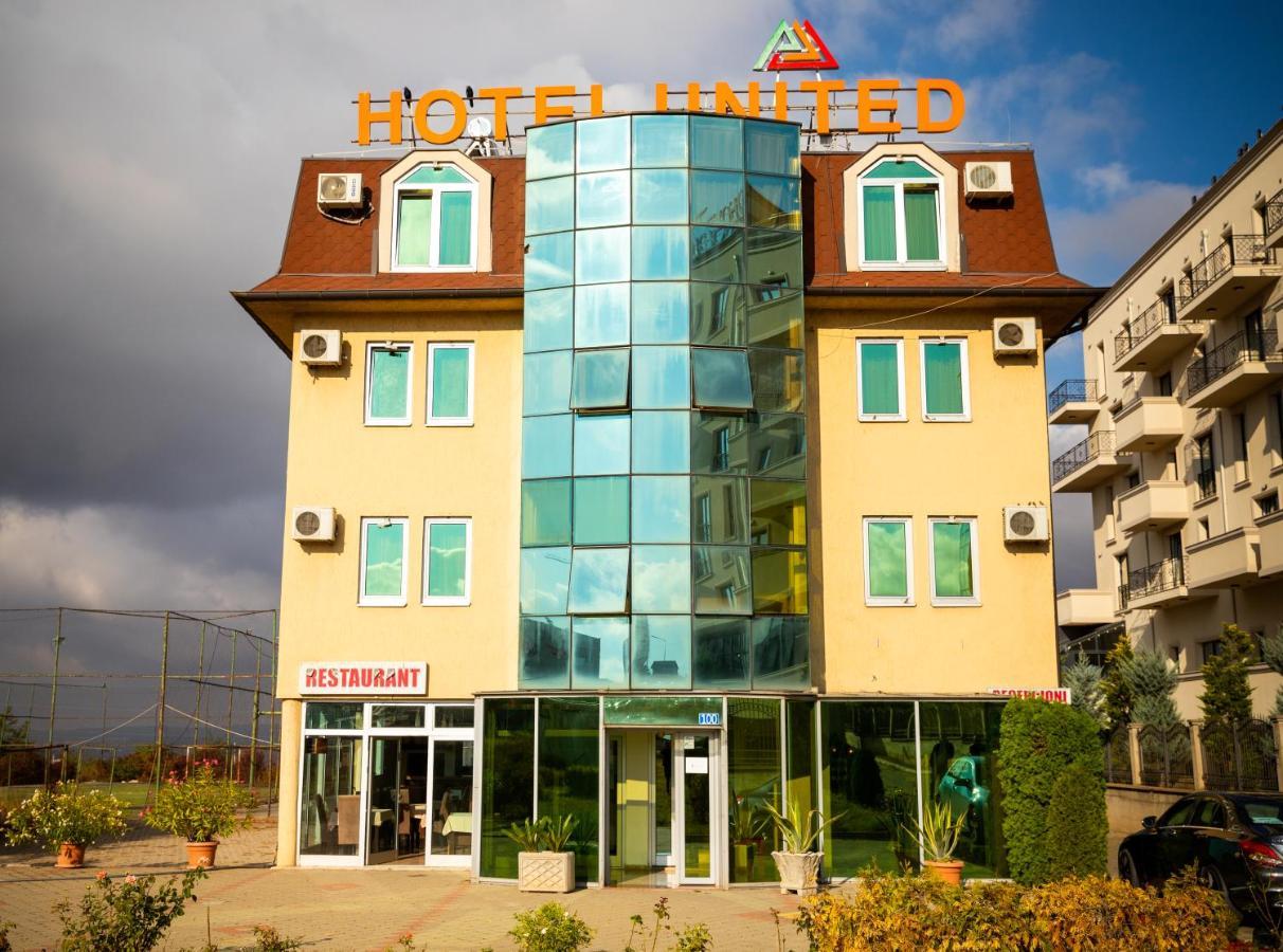 Hotel United Prishtine Bagian luar foto