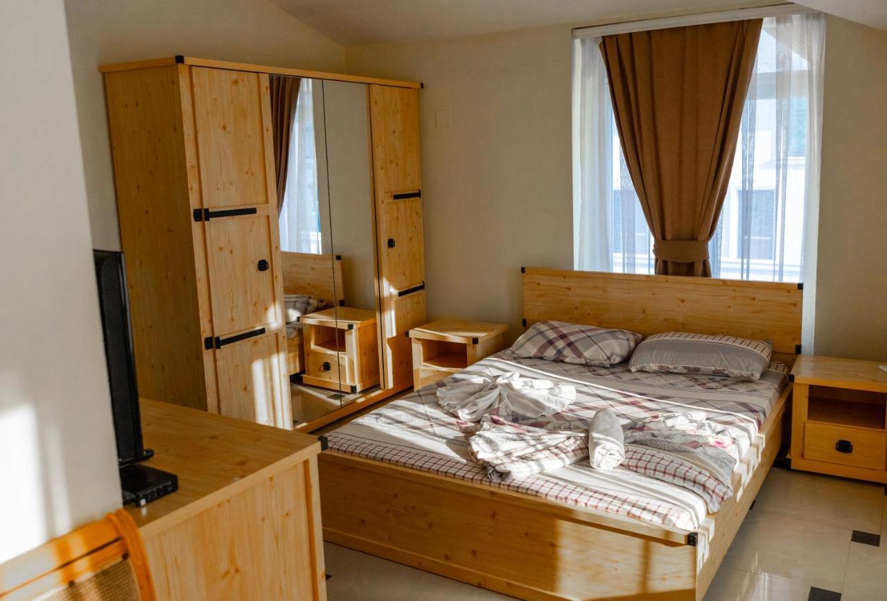 Hotel United Prishtine Bagian luar foto