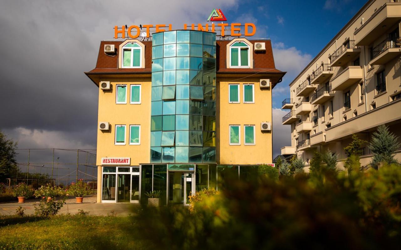 Hotel United Prishtine Bagian luar foto