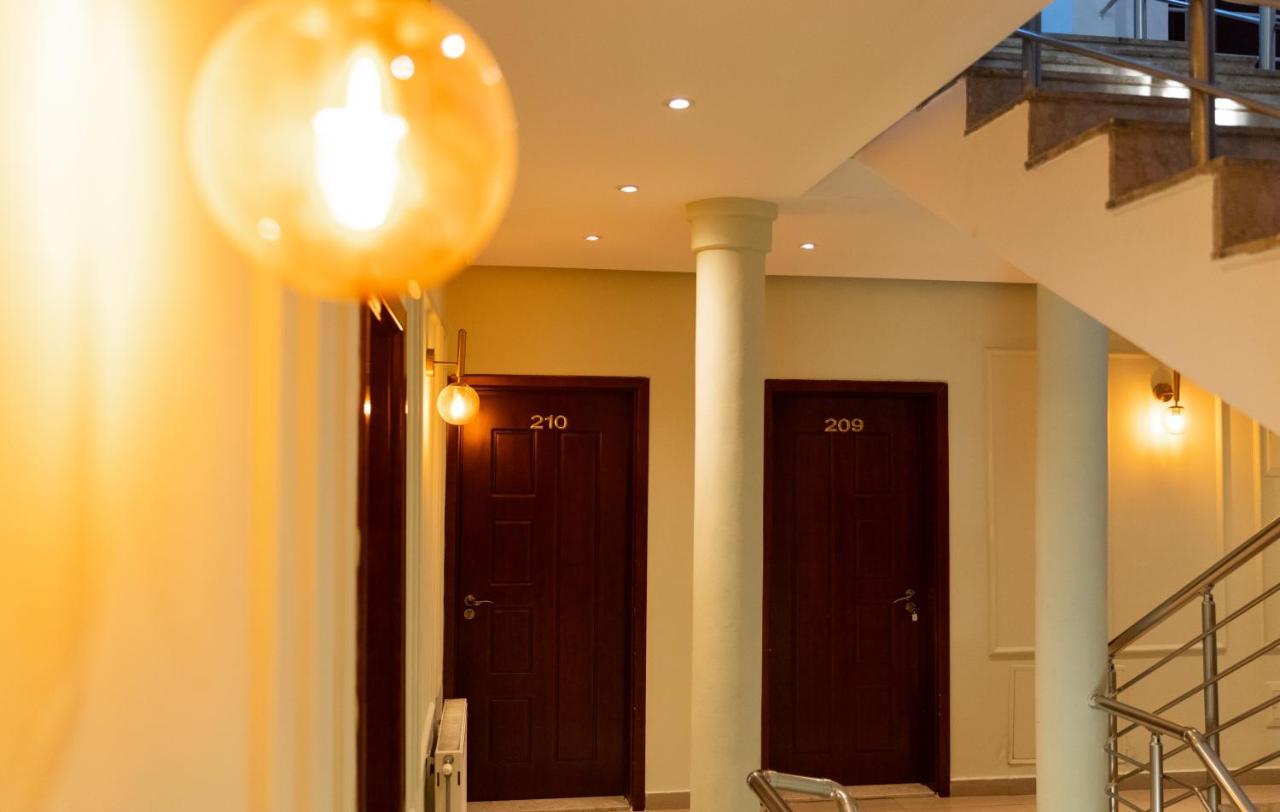 Hotel United Prishtine Bagian luar foto