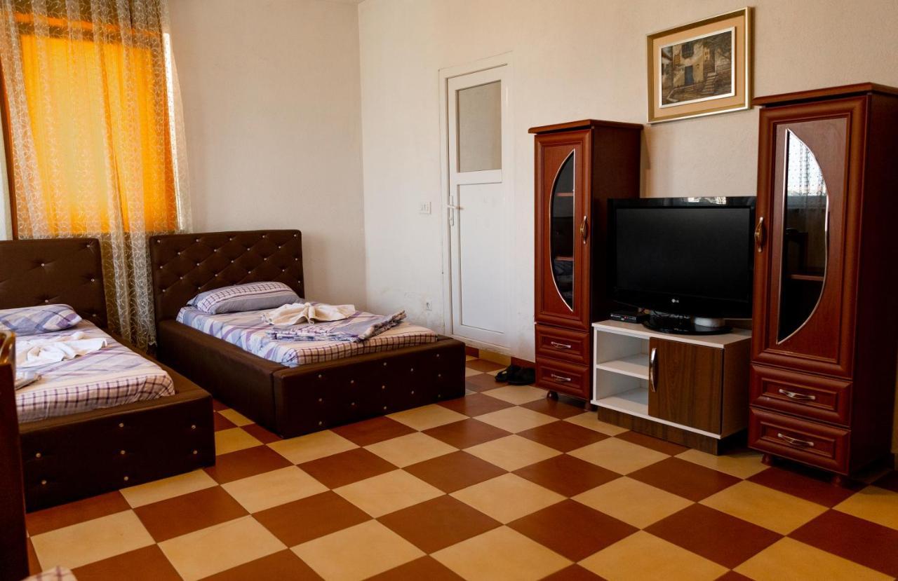 Hotel United Prishtine Bagian luar foto