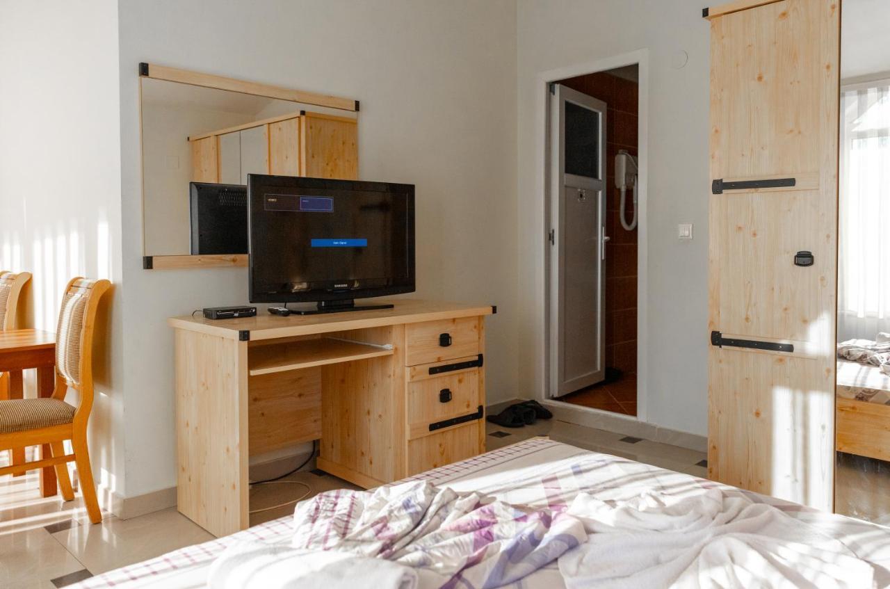 Hotel United Prishtine Bagian luar foto
