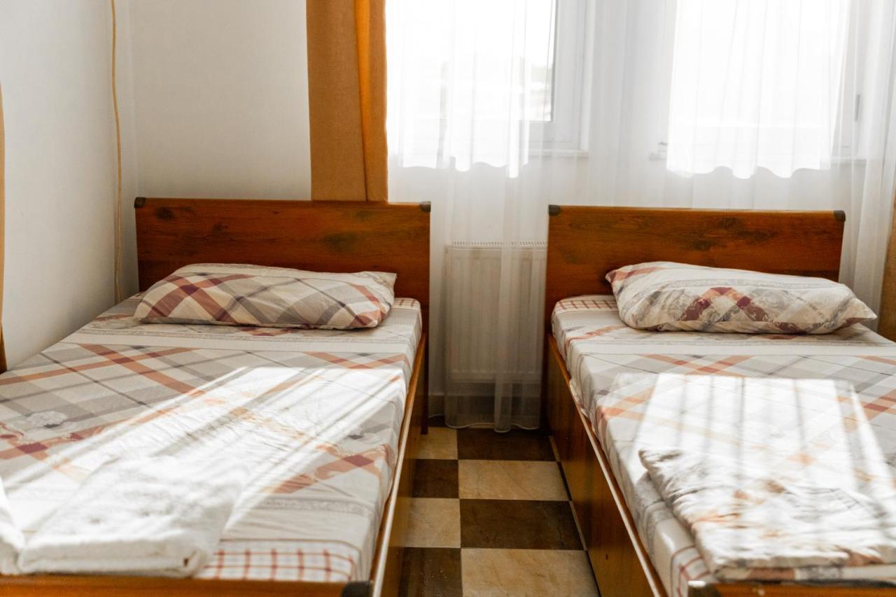 Hotel United Prishtine Bagian luar foto