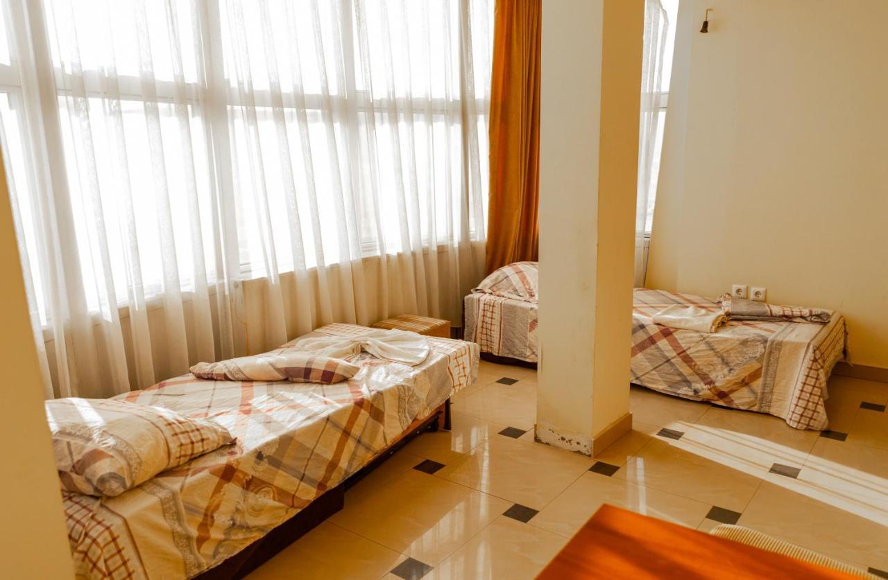Hotel United Prishtine Bagian luar foto