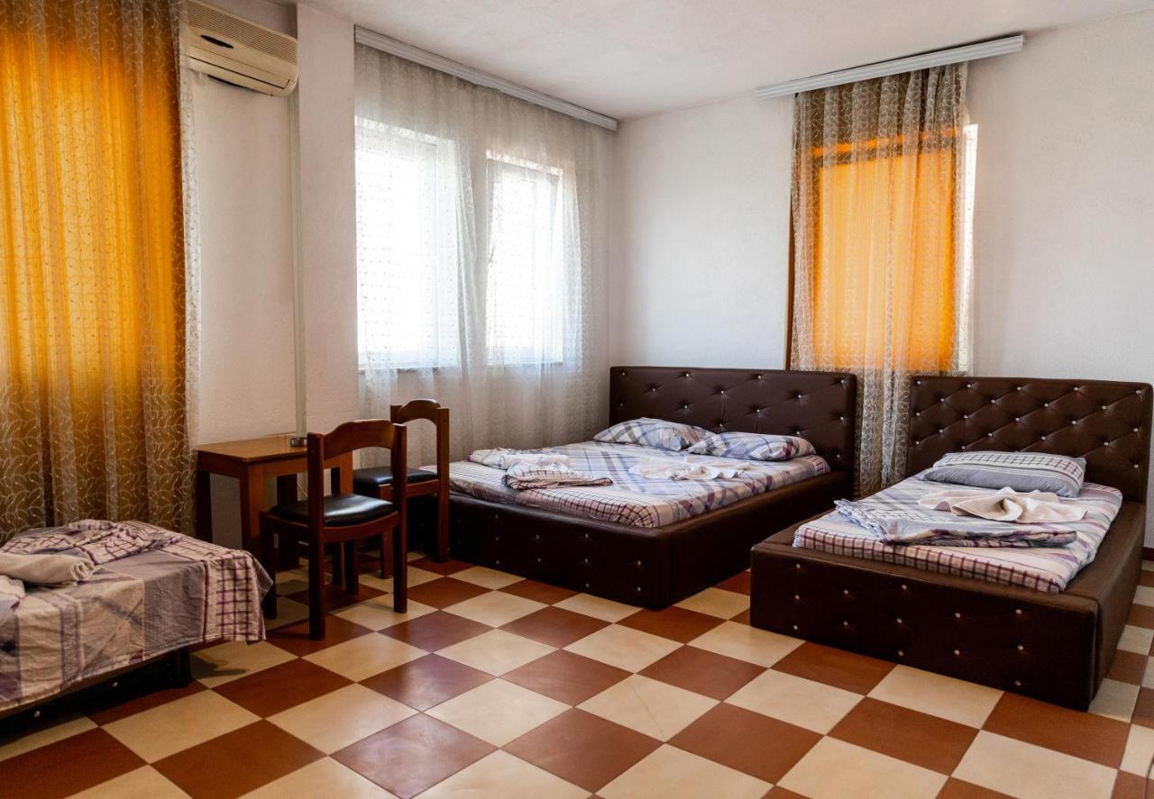 Hotel United Prishtine Bagian luar foto