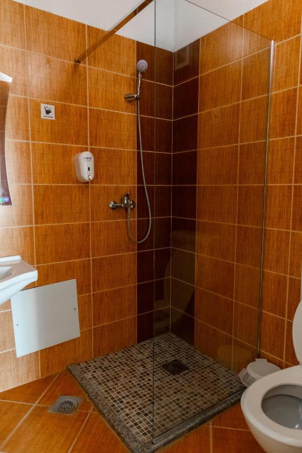Hotel United Prishtine Bagian luar foto