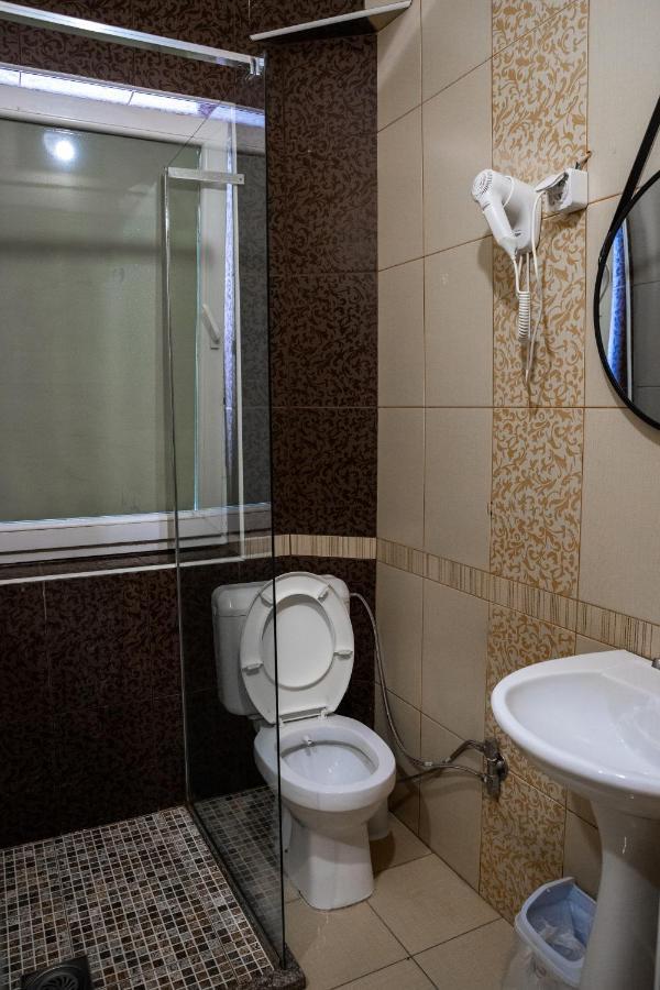 Hotel United Prishtine Bagian luar foto