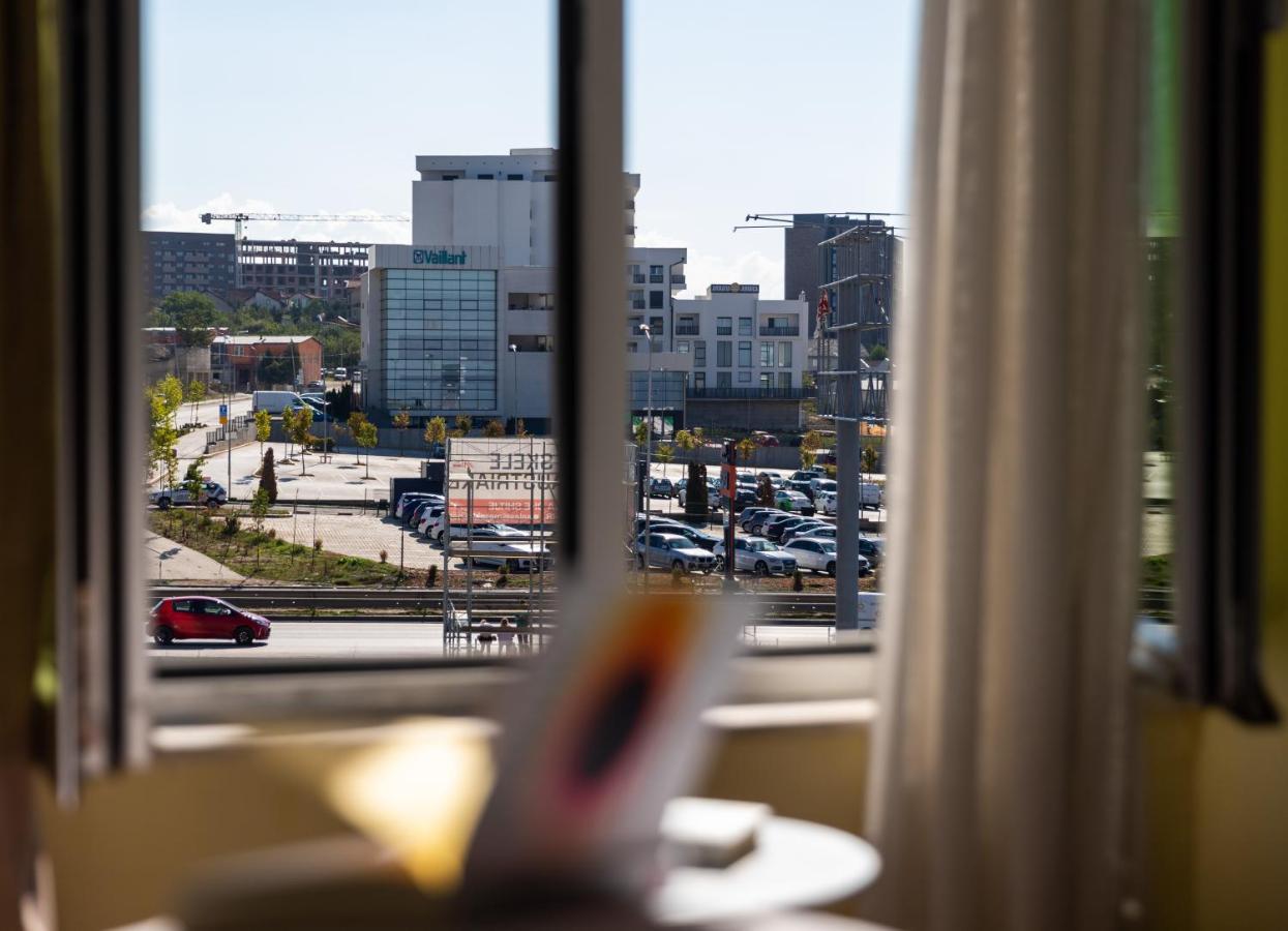 Hotel United Prishtine Bagian luar foto