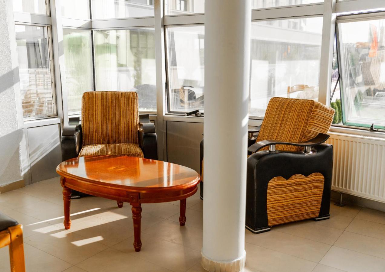 Hotel United Prishtine Bagian luar foto