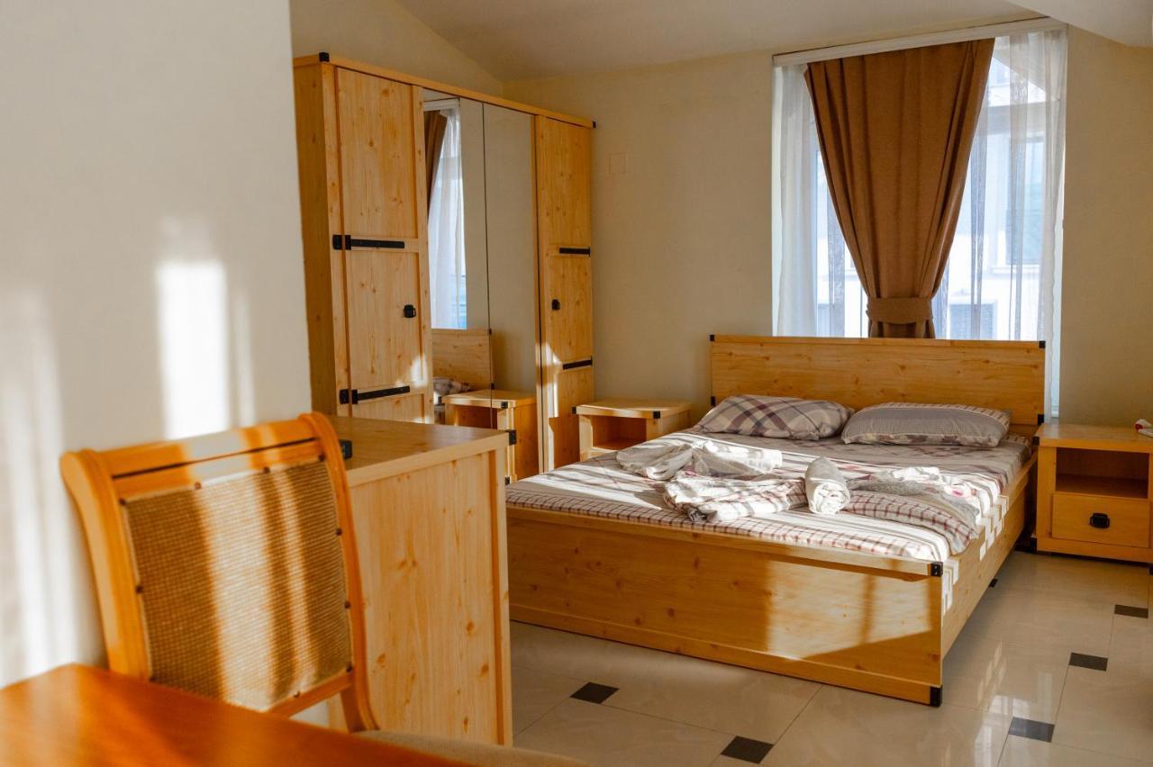 Hotel United Prishtine Bagian luar foto