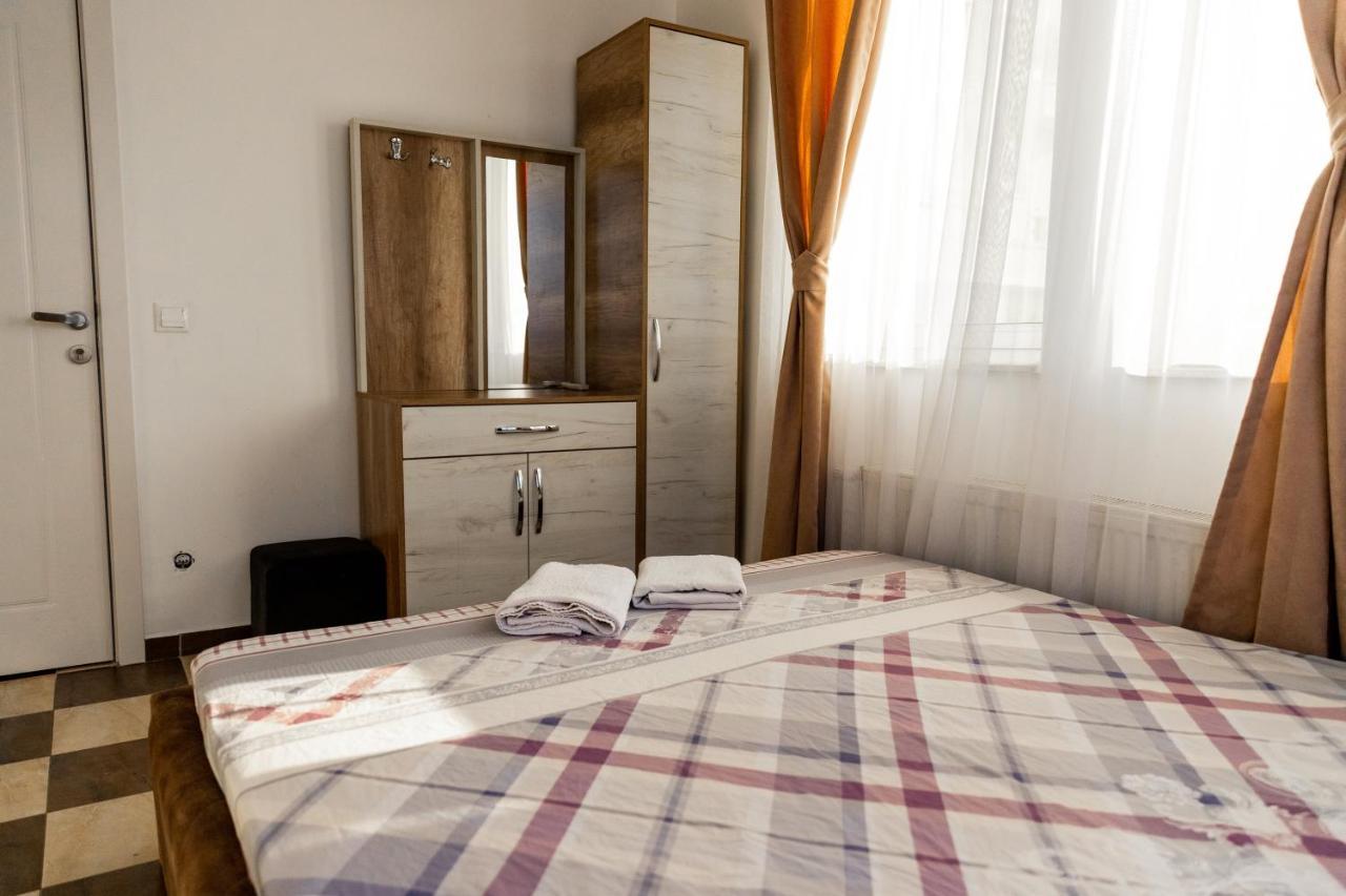 Hotel United Prishtine Bagian luar foto