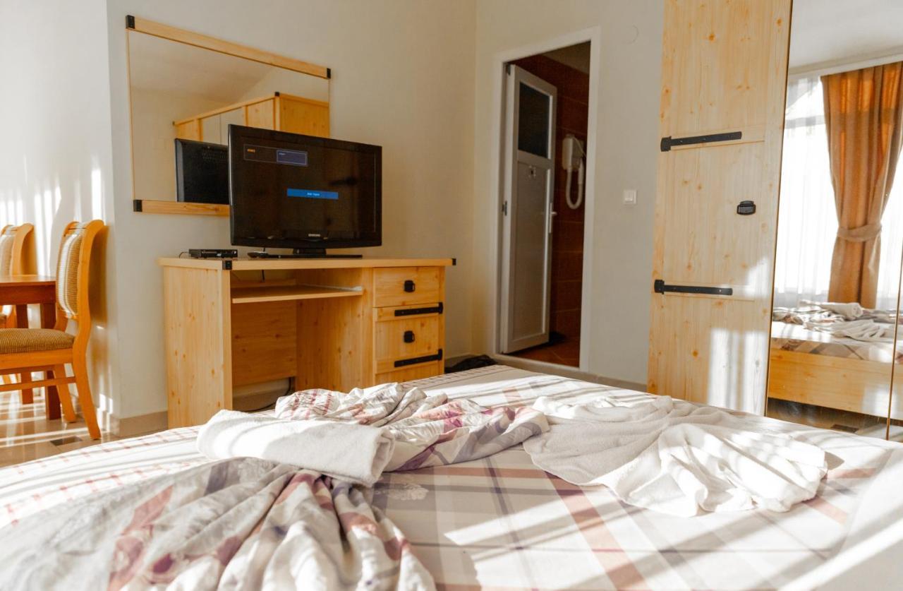 Hotel United Prishtine Bagian luar foto