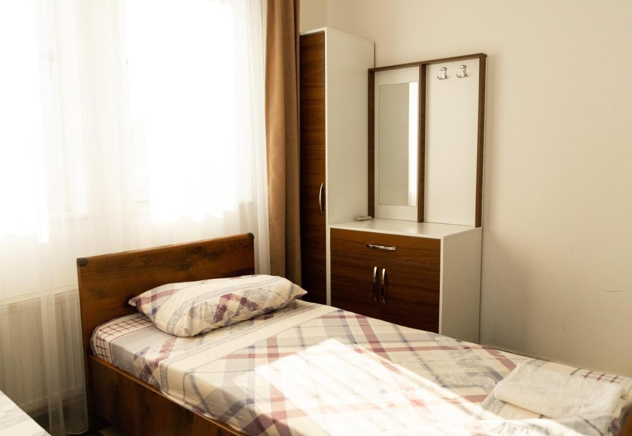 Hotel United Prishtine Bagian luar foto