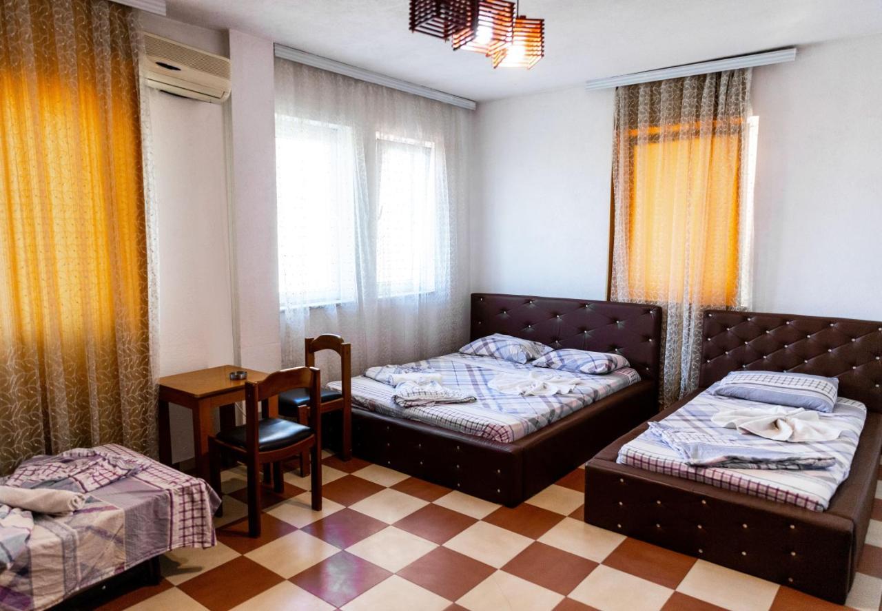 Hotel United Prishtine Bagian luar foto
