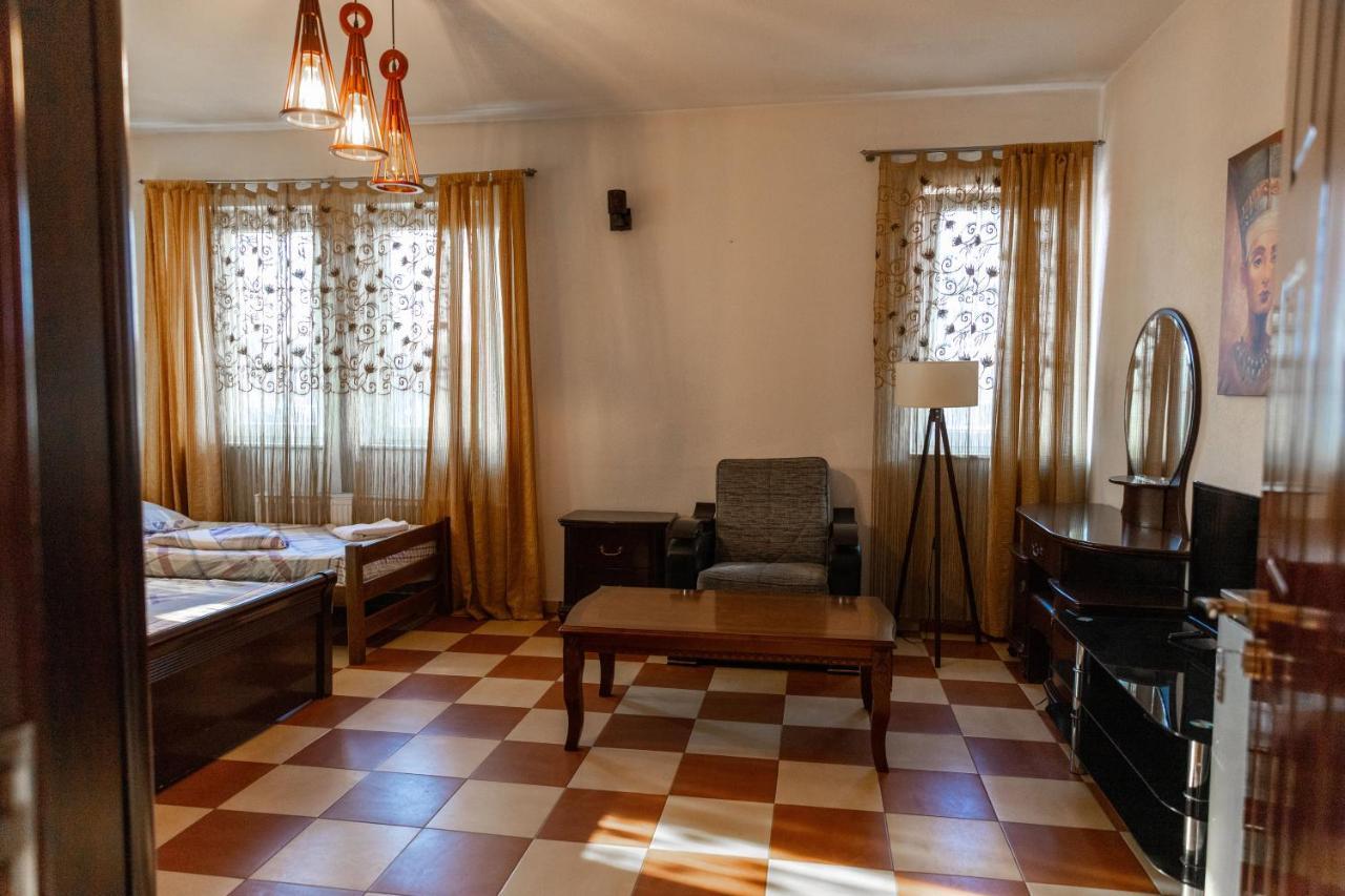 Hotel United Prishtine Bagian luar foto